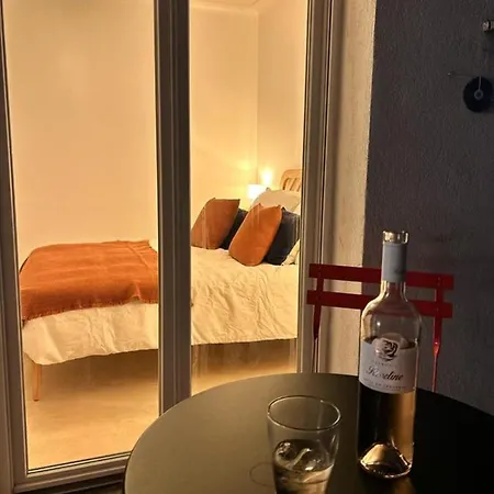 Apartmán With Terrace Near The Center *